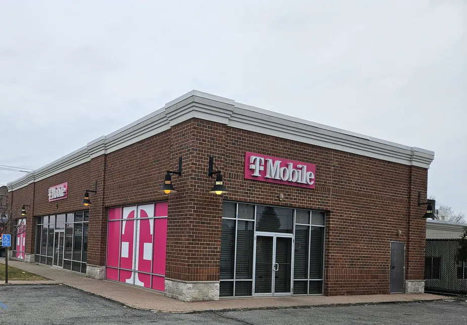  Exterior photo of T-Mobile Store at Sandford & Columbus, Mount Vernon, NY 