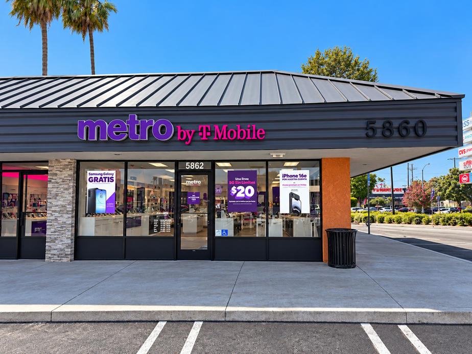 Metro by T-Mobile 5862 S Vermont Ave - 5862 S Vermont Ave 