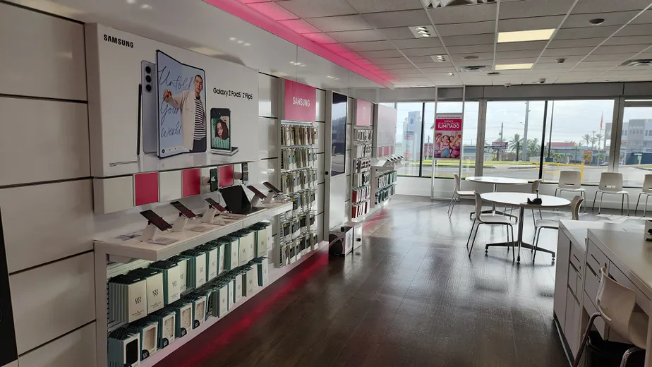 Interior photo of T-Mobile Store at Plaza Del Norte, Hatillo, PR