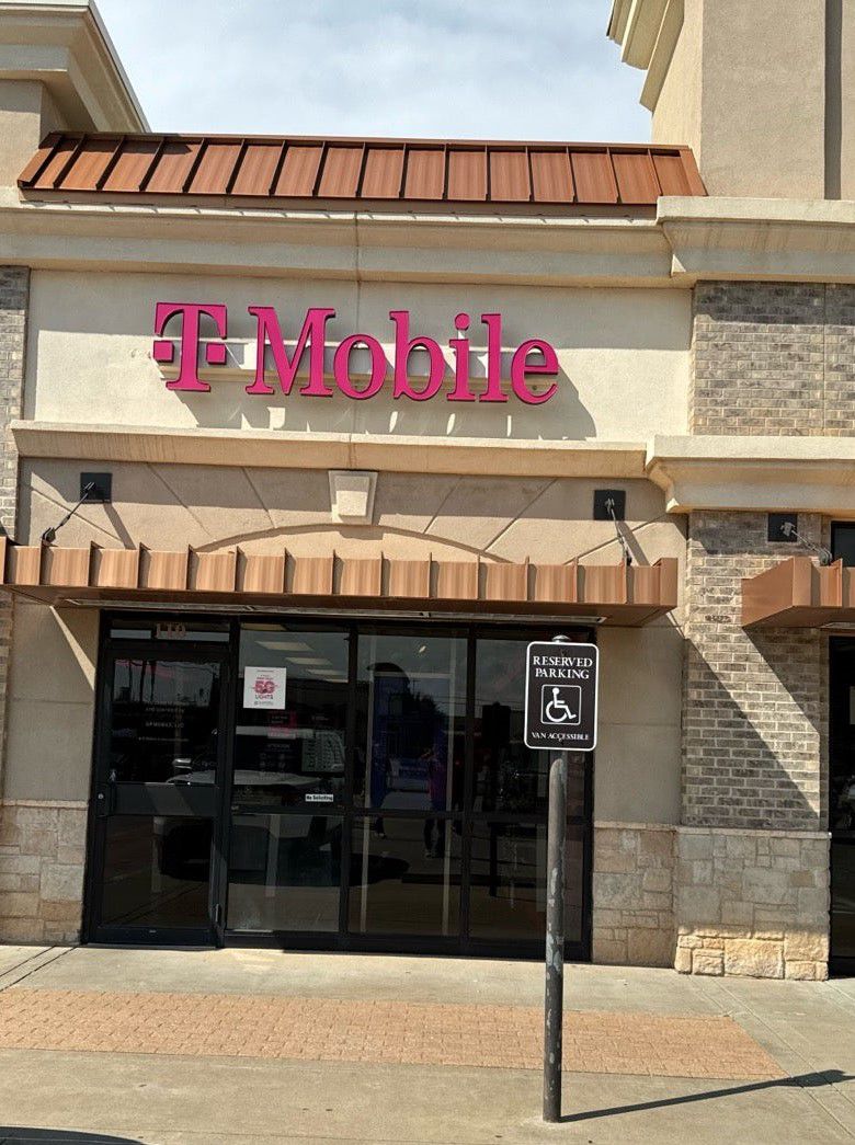 Exterior photo of T-Mobile Store at 19th St & Quaker Ave, Lubbock, TX