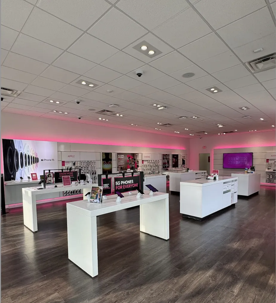  Interior photo of T-Mobile Store at North West Ave & Sparks St, Jackson, MI 