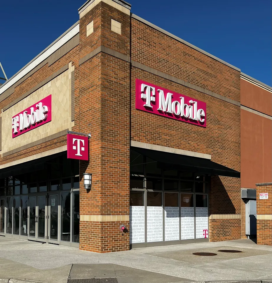  Exterior photo of T-Mobile Store at Legends Outlets, Kansas City, KS 
