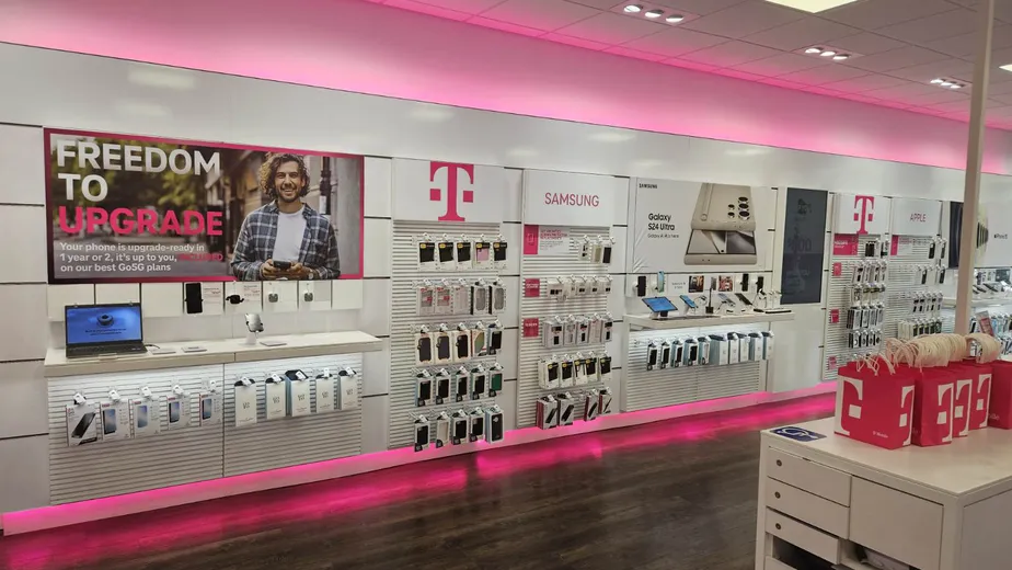 Interior photo of T-Mobile Store at Centre Point, Charleston, SC 
