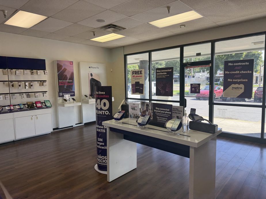 Metro by T-Mobile 464 12th St - 464 12th St 