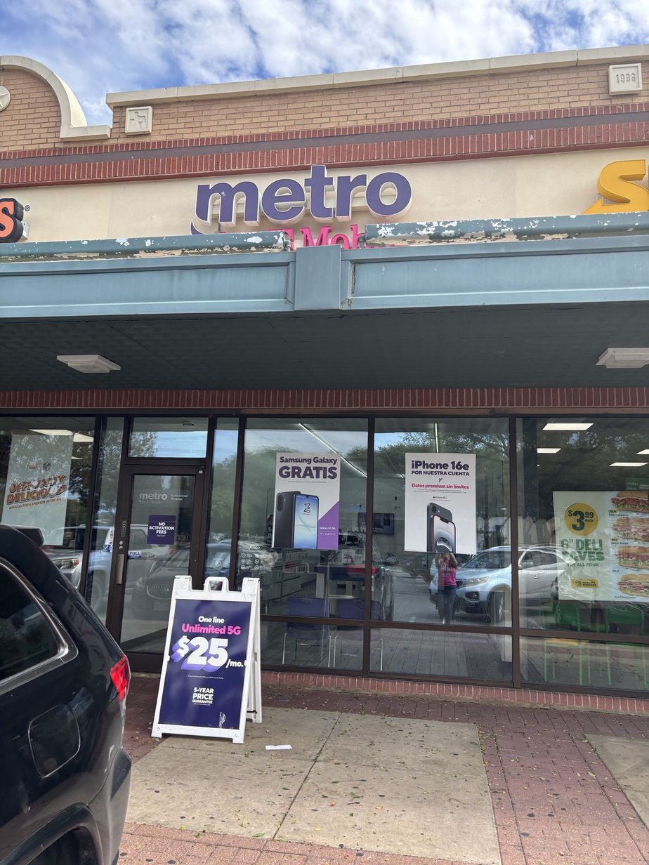 Metro by T-Mobile 4410 E Riverside Dr - 4410 E Riverside Dr 