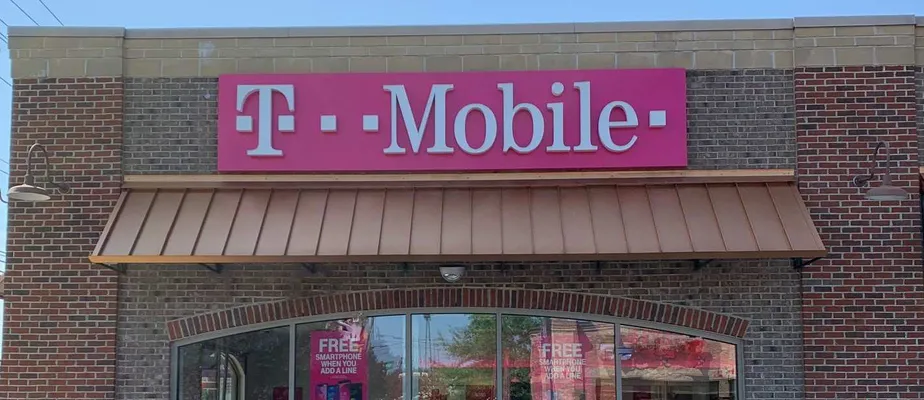 Exterior photo of T-Mobile store at Pinedale Crossing 2, Greensboro, NC