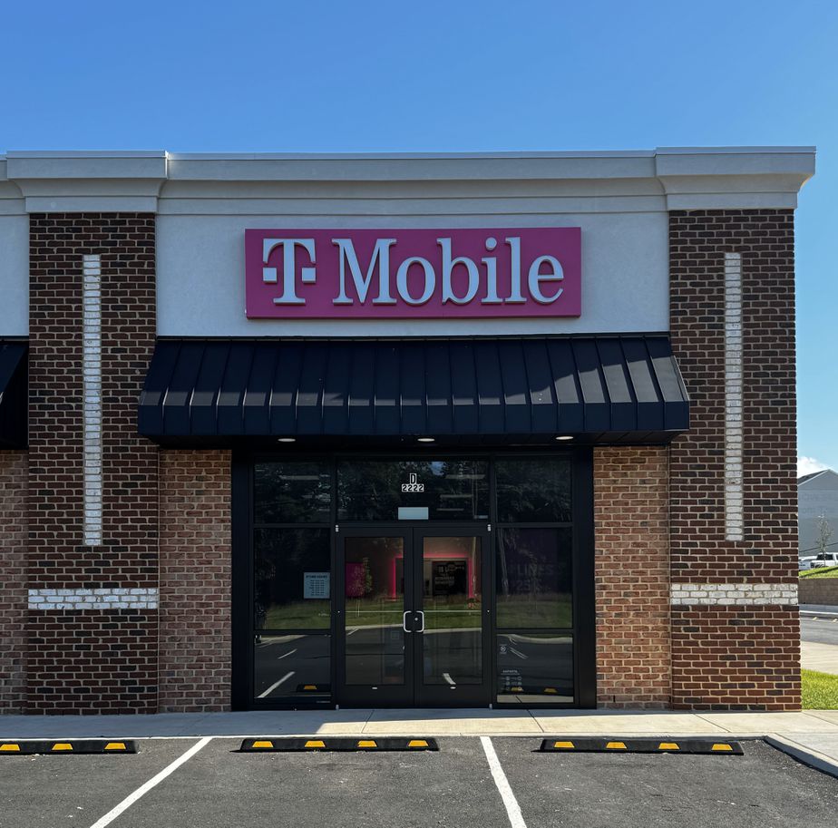 Exterior photo of T-Mobile Store at Germanna Hwy & Twin Dr, Locust Grove, VA