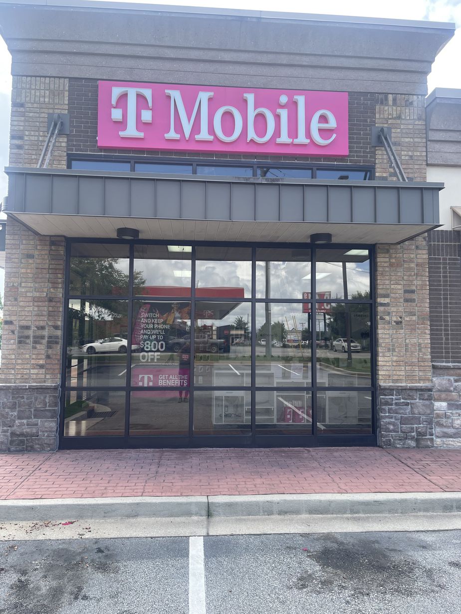 Exterior photo of T-Mobile Store at S Lake Dr & Knoll Station Dr, Lexington, SC
