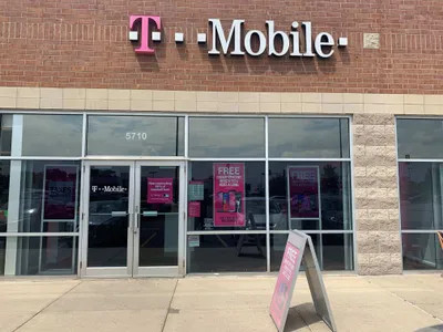 Iphone 12 Pro At T Mobile Touhy Ave Central Ave Niles Il