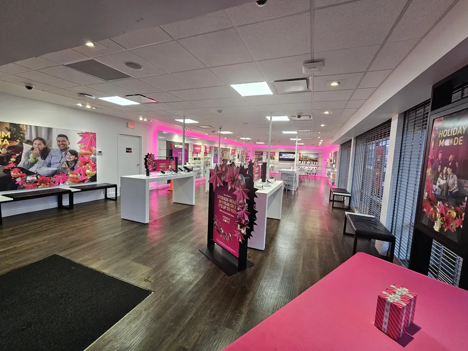  Interior photo of T-Mobile Store at Sleater Kinney Rd & 6th Ave, Lacey, WA 