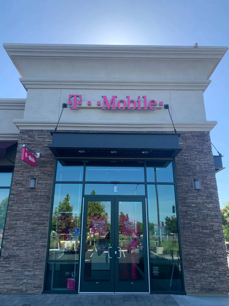  Exterior photo of T-Mobile store at Texas & Cement Hill 2, Fairfield, CA 