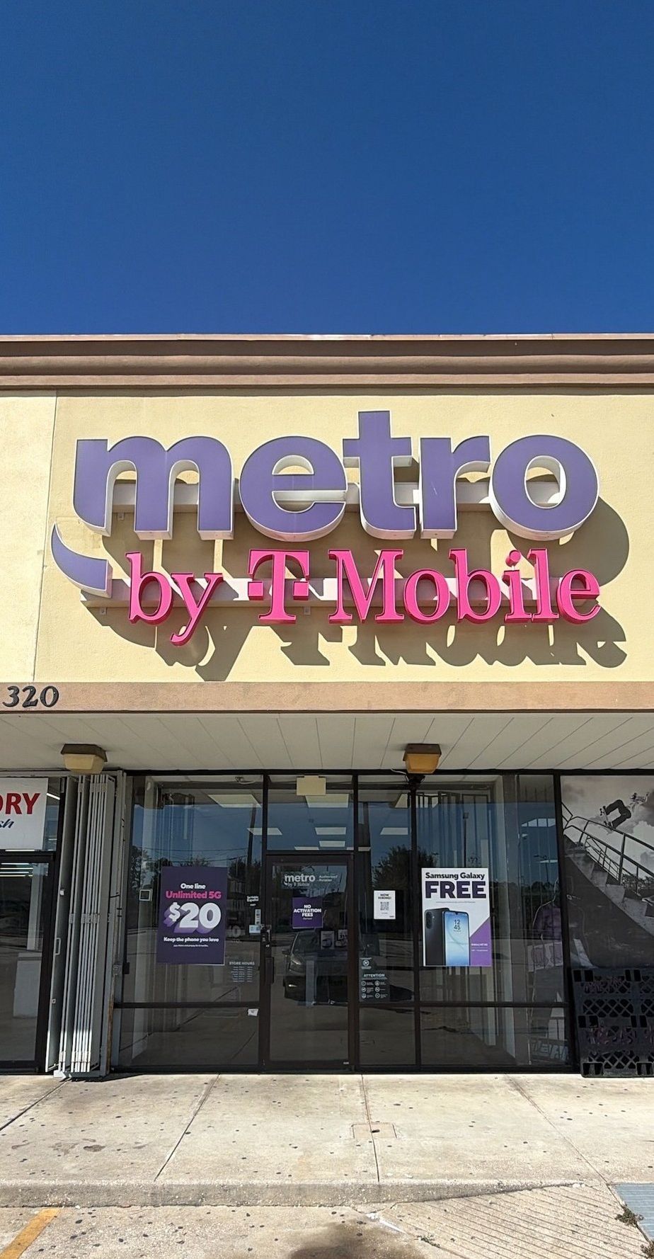 Metro by T-Mobile 320 W Rankin Rd - 320 W Rankin Rd 