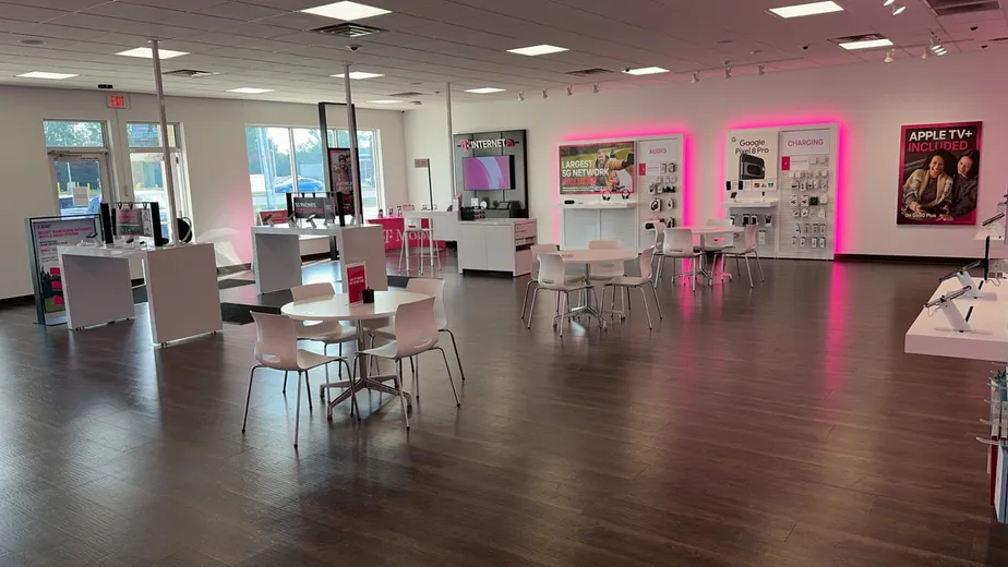  Interior photo of T-Mobile Store at Elida Rd & American Ave, Lima, OH 