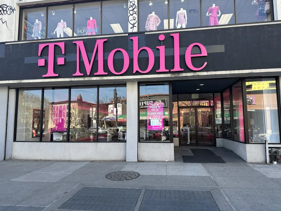  Exterior photo of T-Mobile Store at Fulton & Nostrand, Brooklyn, NY 