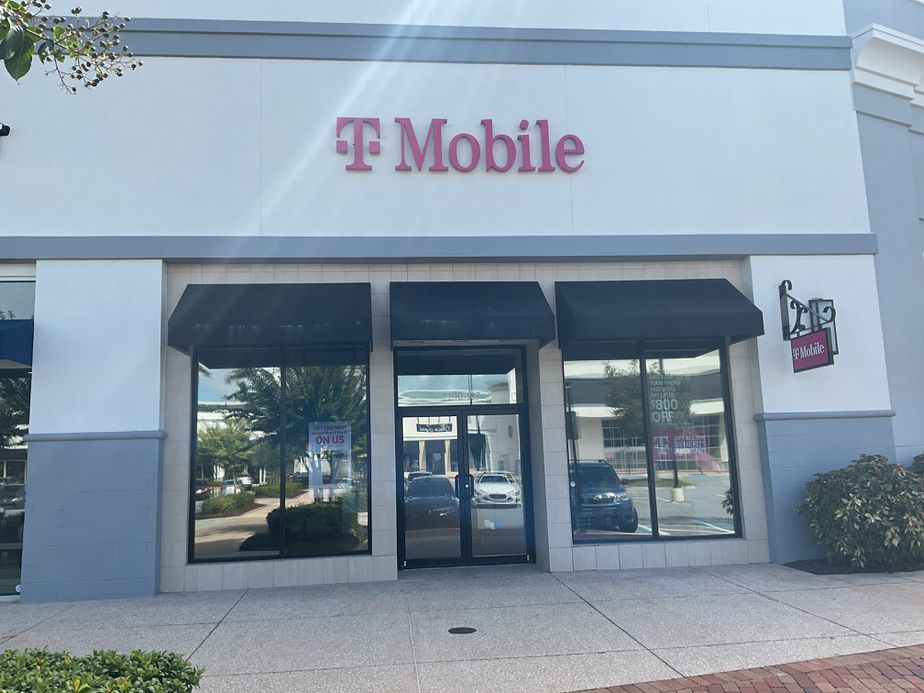 Exterior photo of T-Mobile Store at Twn Center Ave & Colonnade Ave, Melbourne, FL