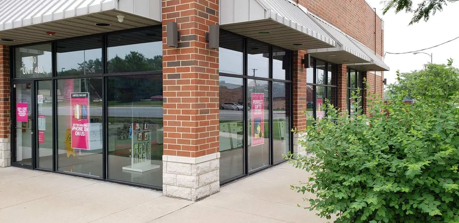Exterior photo of T-Mobile store at Ridge & Broad, Griffith, IN