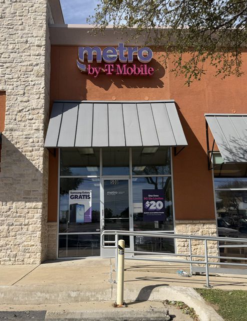 Metro by T-Mobile 401 W Whitestone Blvd - 401 W Whitestone Blvd