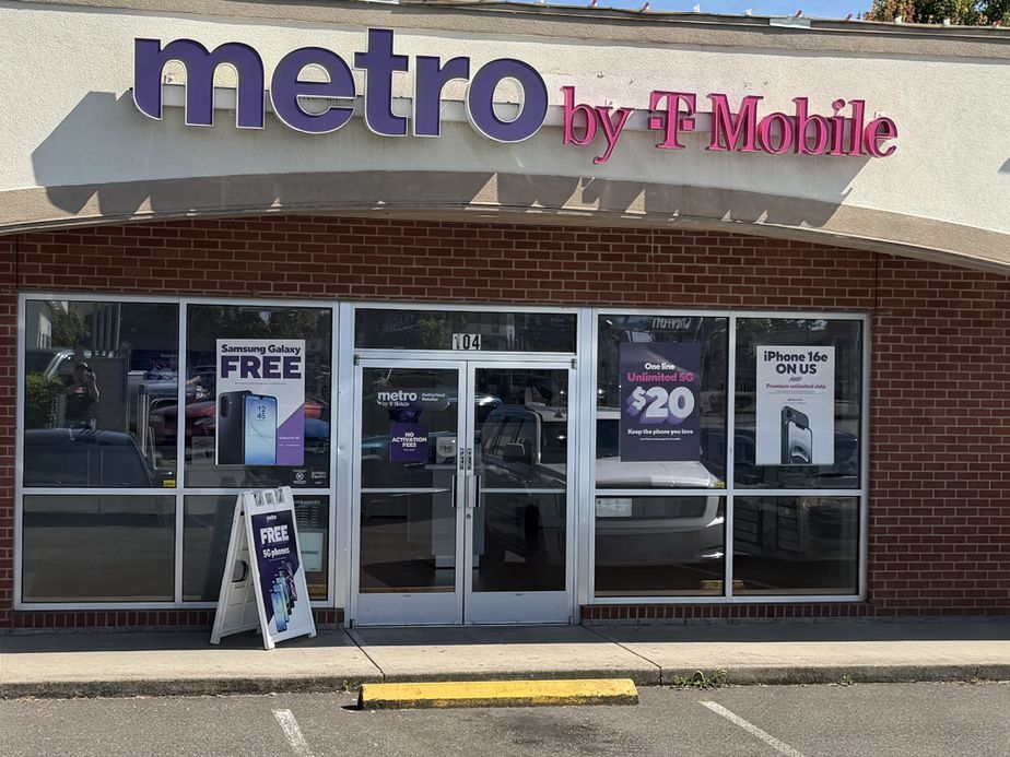 Metro by T-Mobile 14919 SE Stark St - 14919 SE Stark St