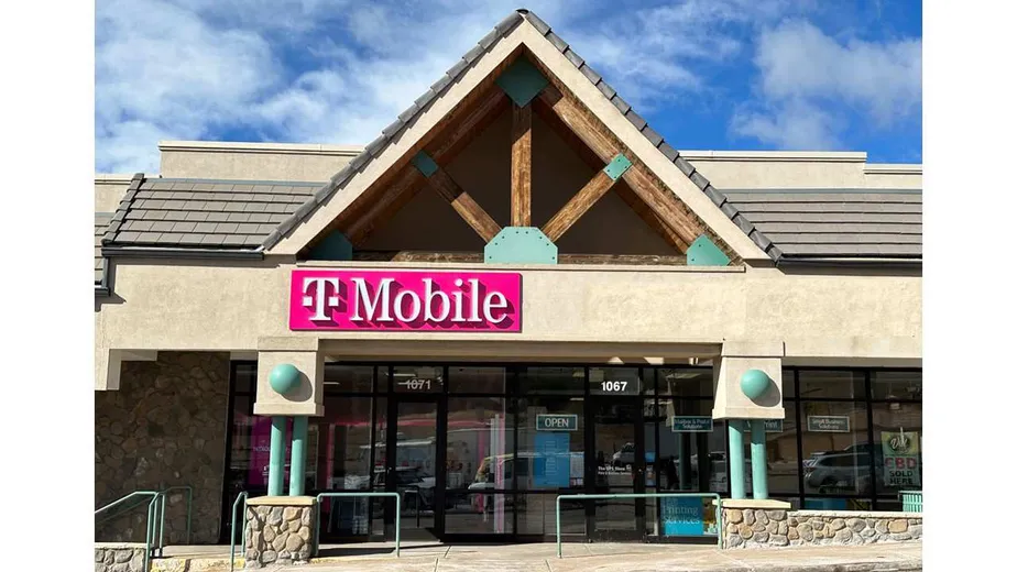  Exterior photo of T-Mobile Store at Woodland Park Plaza, Woodland Park, CO 