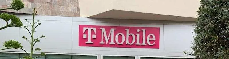 Foto del exterior de la tienda T-Mobile en Chula Vista Center, Chula Vista, CA