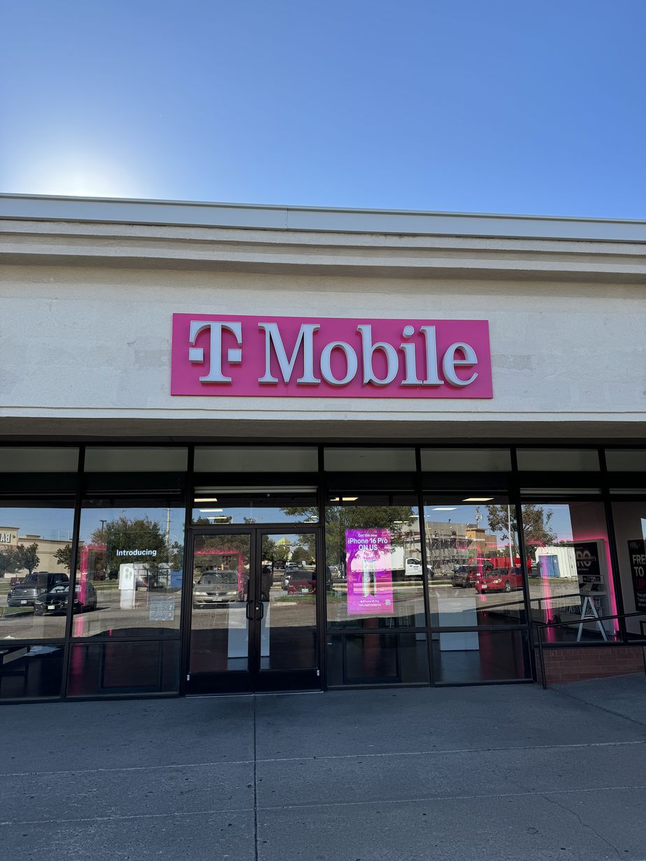 Exterior photo of T-Mobile Store at Westgate Pkwy & Soncy Rd, Amarillo, TX