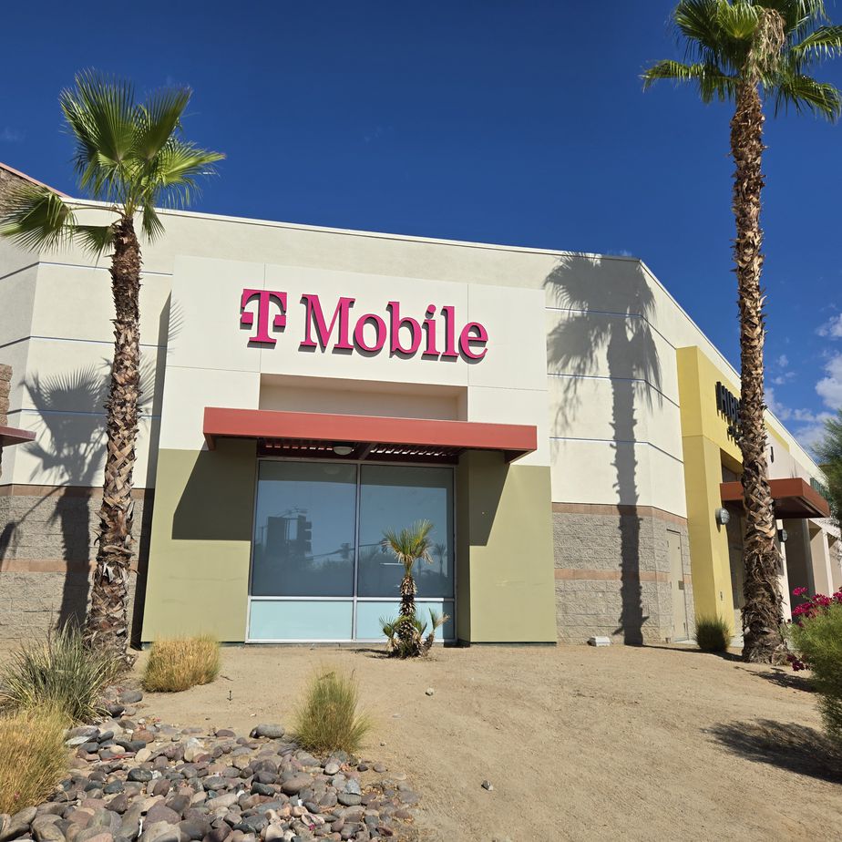 Exterior photo of T-Mobile Store at The Springs, Palm Springs, CA