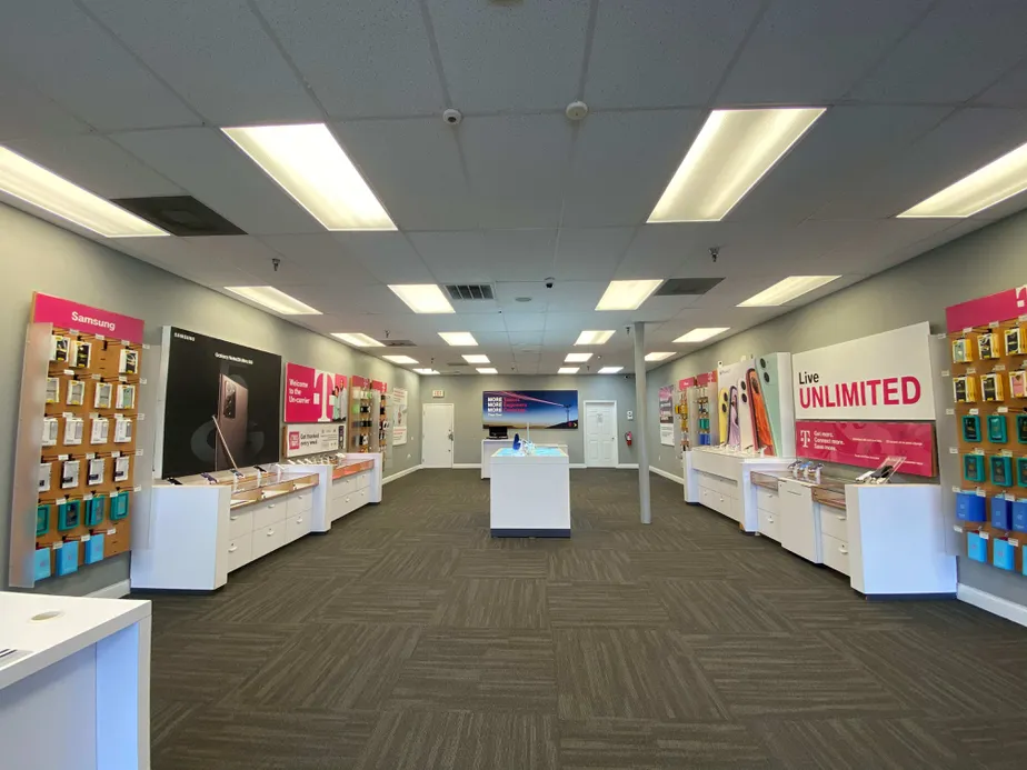 Interior photo of T-Mobile Store at Orange Blossom Trl & Errol Place Cir, Apopka, FL