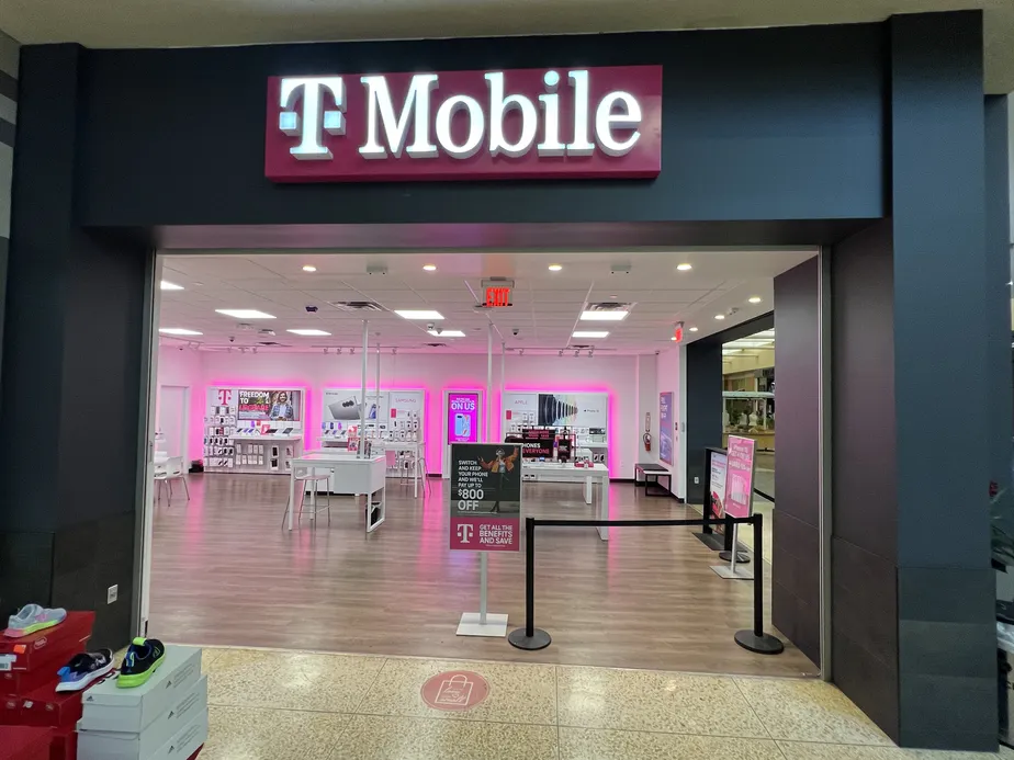  Exterior photo of T-Mobile Store at Northtown Mall, Blaine, MN 