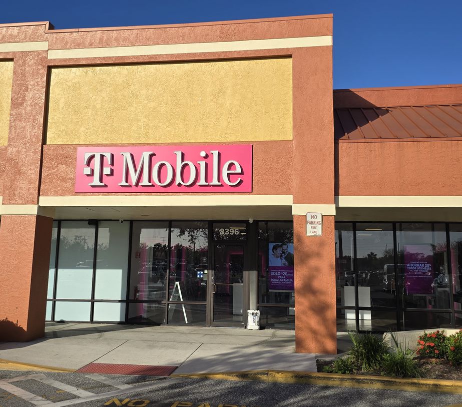 Exterior photo of T-Mobile Store at University Pkwy - Walmart Plz, Sarasota, FL
