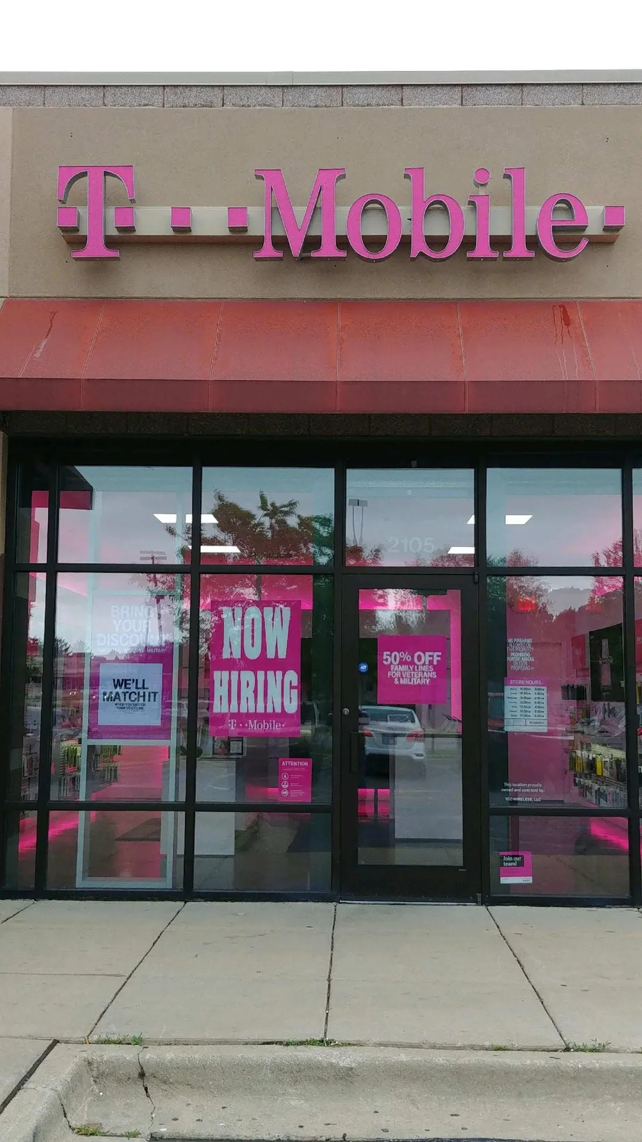 Exterior photo of T-Mobile store at Sheridan Rd. & 21st Street, Zion, IL