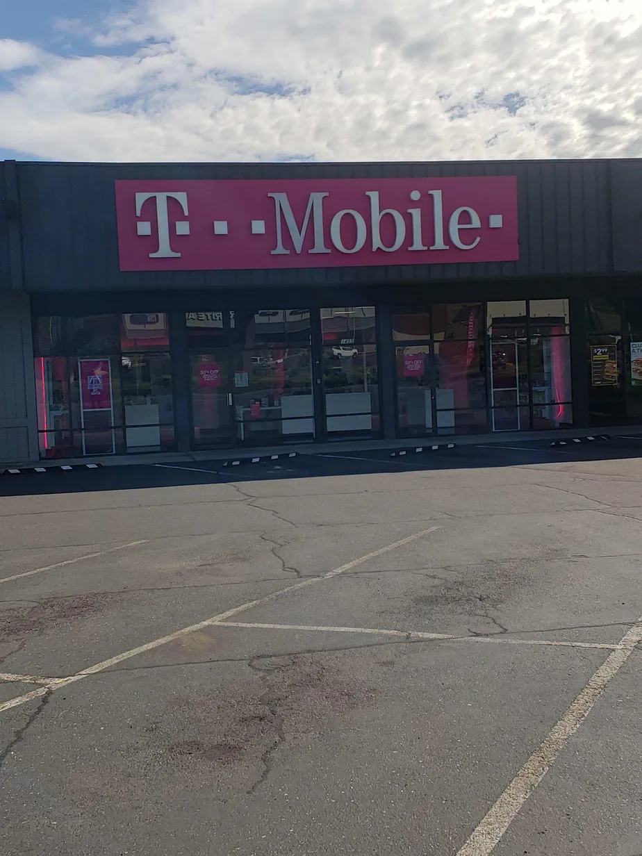 Exterior photo of T-Mobile store at W 6th St & Webber St, The Dalles, OR