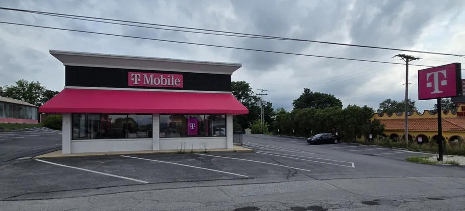  Exterior photo of T-Mobile Store at Loucks & Pennsylvania, York, PA 