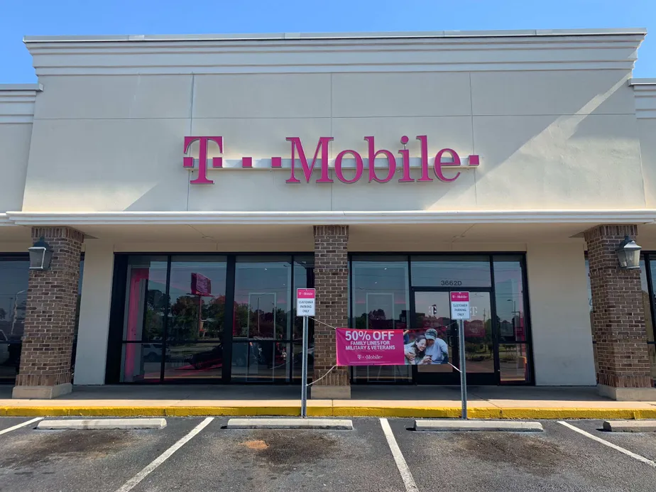 Exterior photo of T-Mobile store at Airport, Mobile, AL