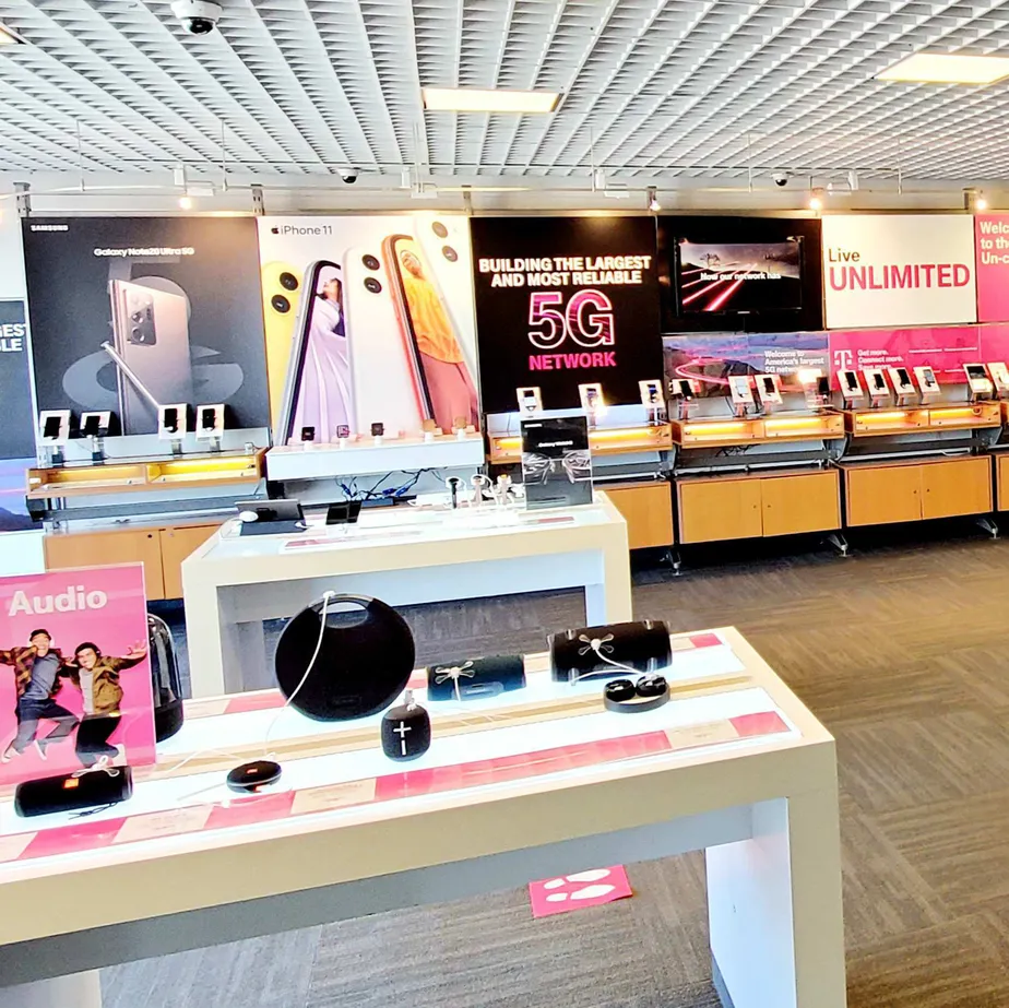 Interior photo of T-Mobile Store at Gravois Bluffs Blvd & S Hwy 141, Fenton, MO
