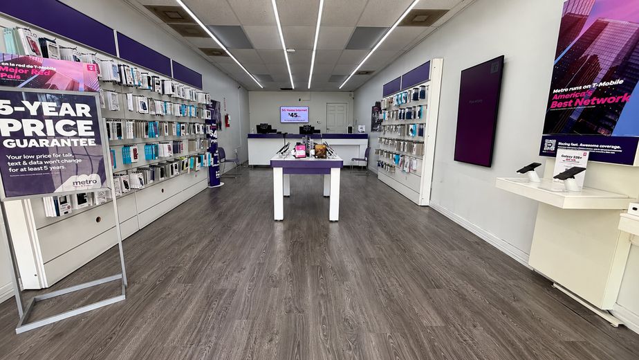 Metro by T-Mobile 8615 Tidwell Rd - 8615 Tidwell Rd 