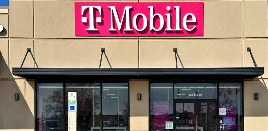  Exterior photo of T-Mobile Store at Prien Lake Rd & Lake St, Lake Charles, LA 
