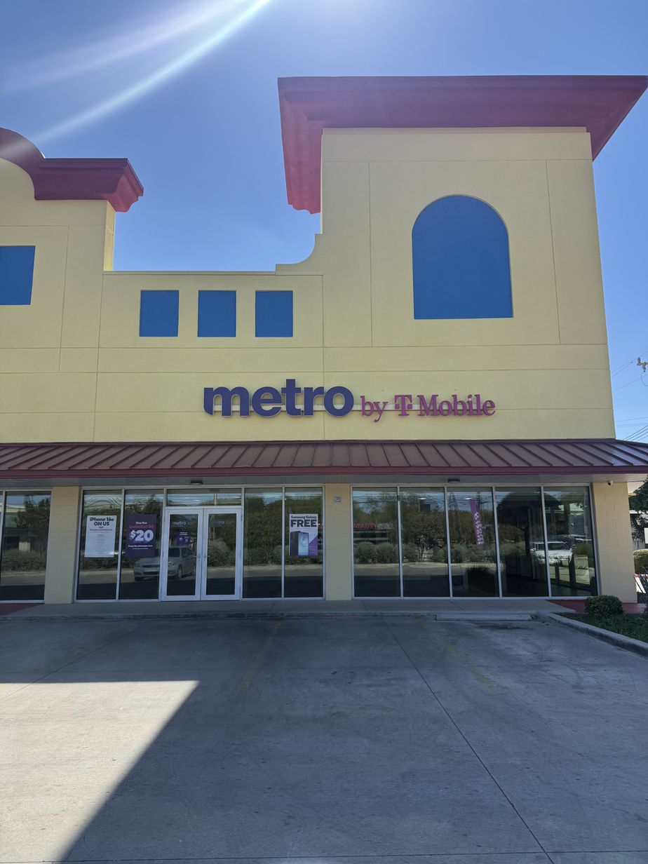 Metro by T-Mobile 930 SW Military Dr - 930 SW Military Dr 