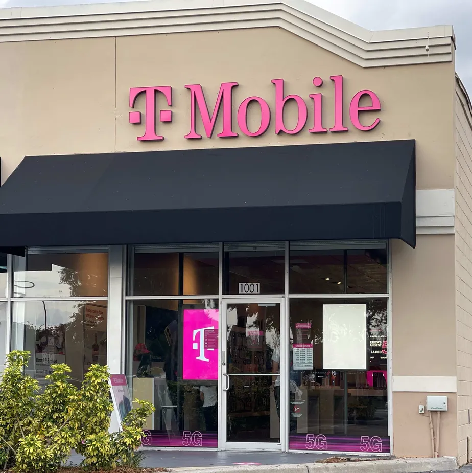 Exterior photo of T-Mobile store at W Vine St & Mann St, Kissimmee, FL