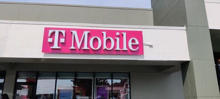 Exterior photo of T-Mobile Store at Lincoln Plaza, Tacoma, WA