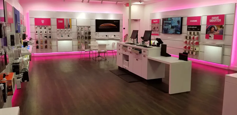  Interior photo of T-Mobile Store at Hwy 65 & Sisco Ave, Harrison, AR 