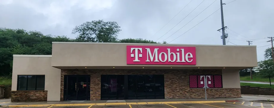 Exterior photo of T-Mobile Store at Saddle Creek and California St, Omaha, NE