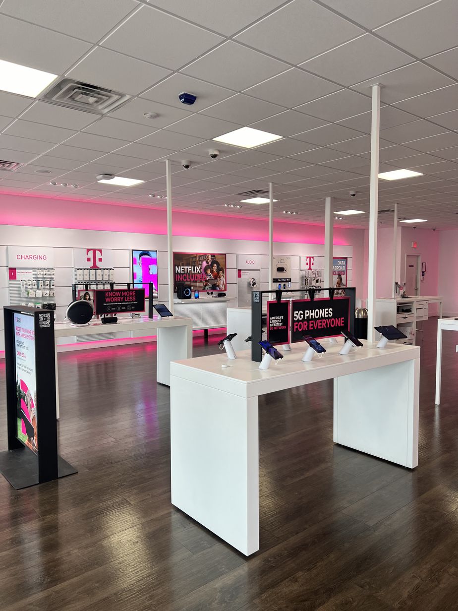 Interior photo of T-Mobile Store at Boca Chica, Brownsville, TX