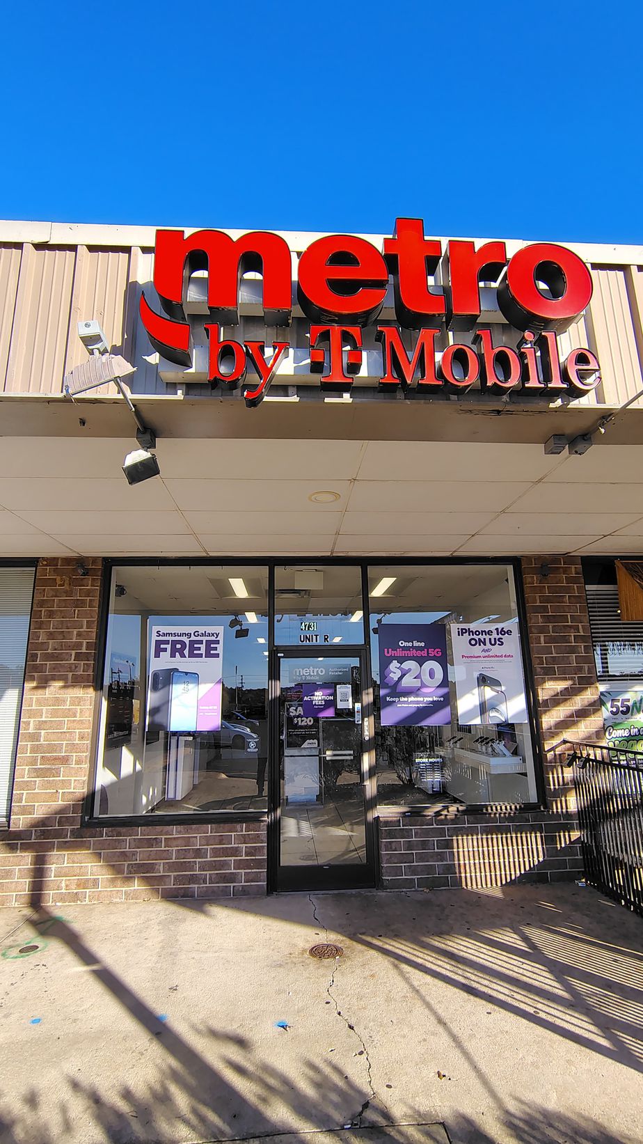 Metro by T-Mobile 4731 Apex Highway - 4731 Apex Highway 
