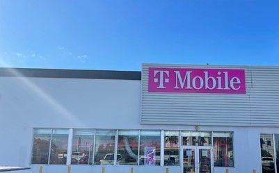 Exterior photo of T-Mobile Store at Kendall Dr & Don Shula Expwy, Miami, FL