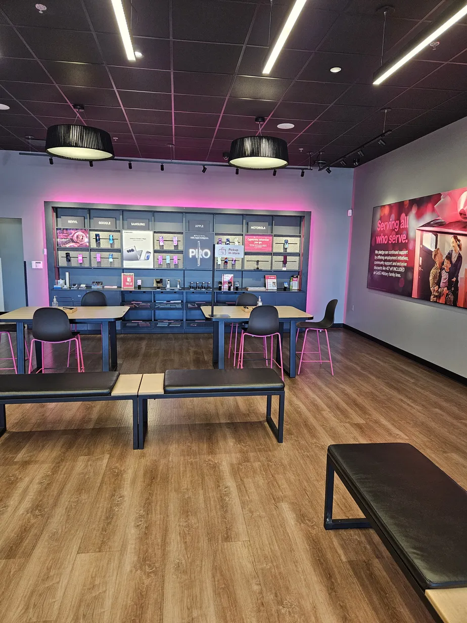  Interior photo of T-Mobile Store at Sangani Blvd & Indian River Rd, Diberville, MS 