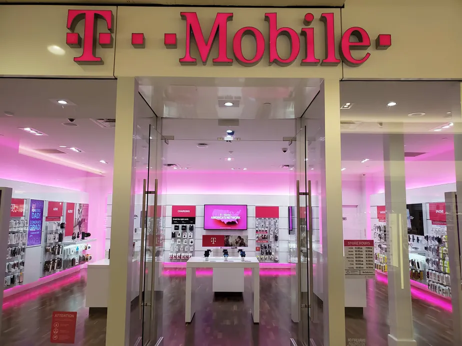 Exterior photo of T-Mobile store at Dadeland Mall 8, Miami, FL