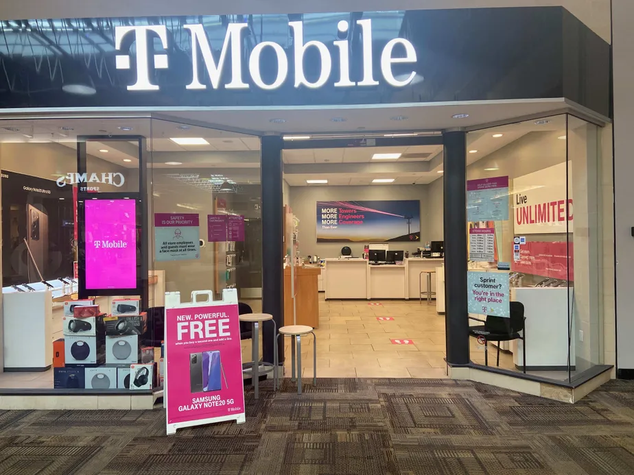 Exterior photo of T-Mobile store at Southern Park Mall 3, Youngstown, OH