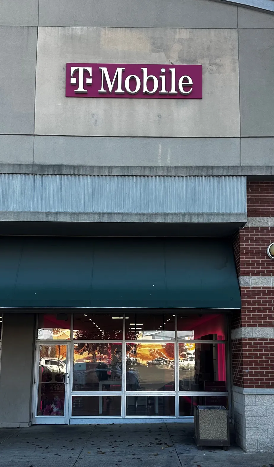  Exterior photo of T-Mobile Store at Bailey's Crossroads, Falls Church, VA 
