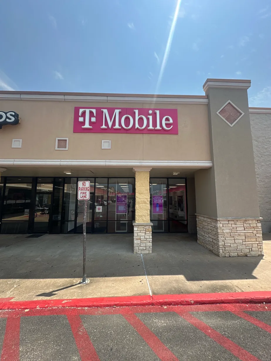  Exterior photo of T-Mobile Store at N Velasco Blvd & Cannan Drive, Angleton, TX 