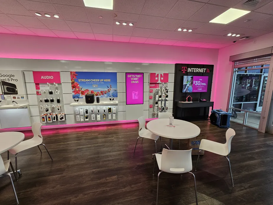  Interior photo of T-Mobile Store at Lahaina Gateway, Lahaina, HI 